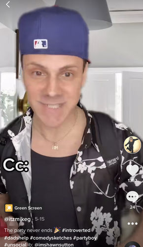 Customer photo review of Men's Casual Tropical Holiday Shirt