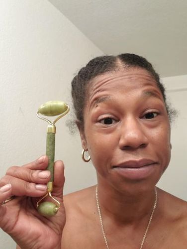 Customer photo review of The De-Puffing Facial Roller