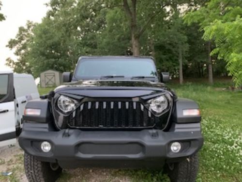 Customer photo review of Vader Grille w/ Mesh - Glossy Black for 18-21 Jeep Wrangler JL & Gladiator JT | In stock on May 20