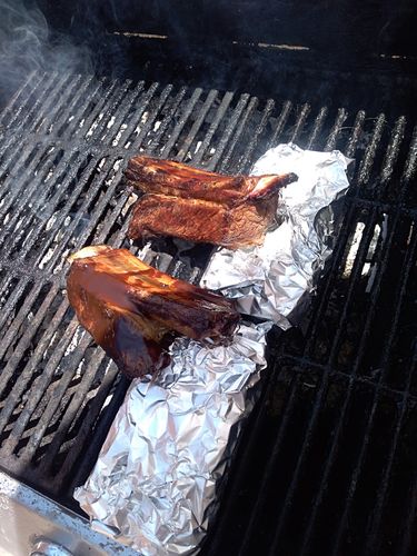 Reseña con foto de un cliente sobre Costillas