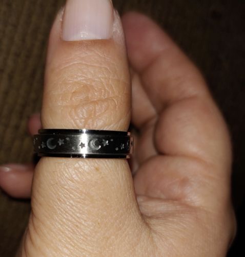 Customer photo review of Vespani Spinning Anxiety Ring
