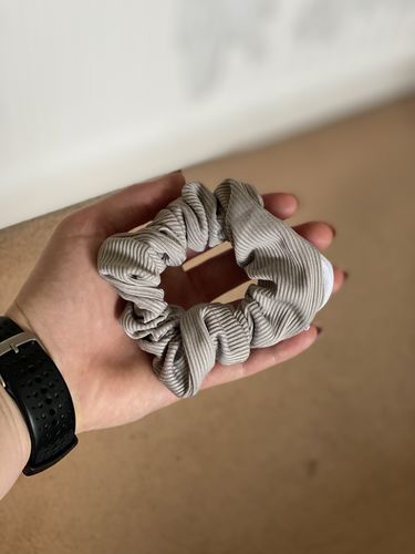 Customer photo review of Stashy Scrunchie - Sleepy Grey