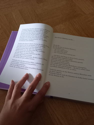 Customer photo review of Weil ich es WERT bin! Dein Journal - Eine persönliche Reise zu mehr Selbstliebe.