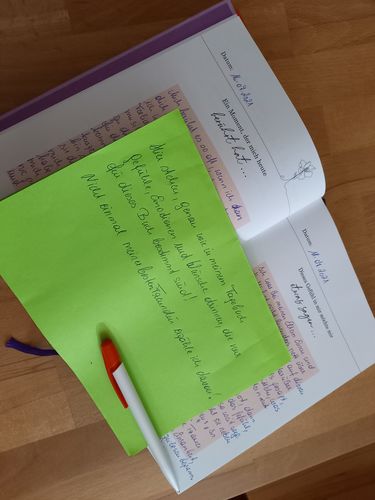 Customer photo review of Weil ich es WERT bin! Dein Journal - Eine persönliche Reise zu mehr Selbstliebe.