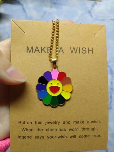 Customer photo review of AtlanticBeach Fashion Sunflower Necklace for Women Pendant Necklace Gift
