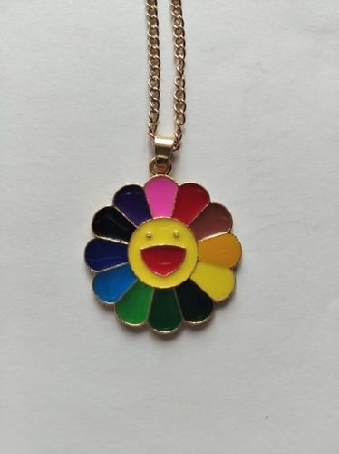 Customer photo review of AtlanticBeach Fashion Sunflower Necklace for Women Pendant Necklace Gift