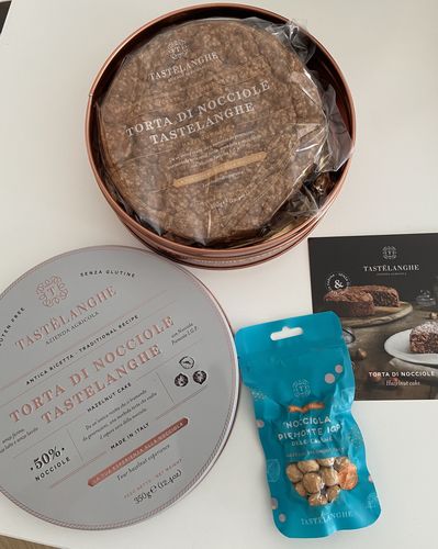 Customer photo review of Torta di Nocciole Tastëlanghe (Box Torta)