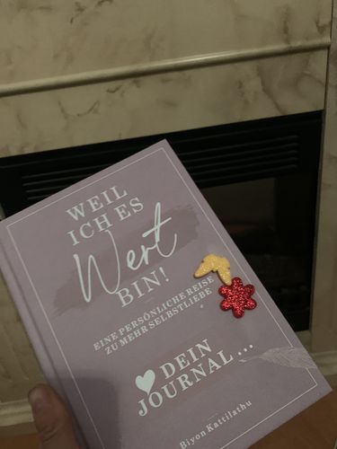 Customer photo review of Weil ich es WERT bin! Dein Journal - Eine persönliche Reise zu mehr Selbstliebe.