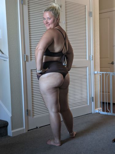 Customer photo review of 'Thrive' High Waisted Cheeky Bikini Bottoms