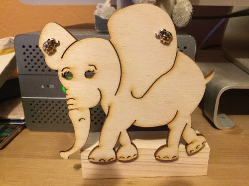 Customer photo review of Boucle d'oreilles Forme Éléphant
