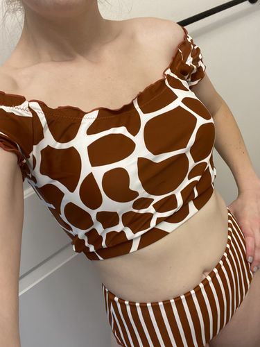 Customer photo review of Mo'orea Top | Giraffe Print