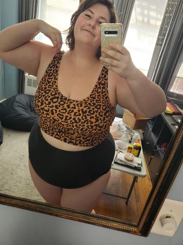 Customer photo review of Traveler Top | Leopard Print