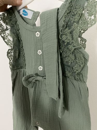 Customer photo review of Mono con Encaje Verde Musgo Nenina & Co