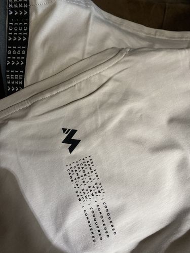 Customer photo review of Veni Vidi Vici - PERFORMANCE TEE ( Grey )