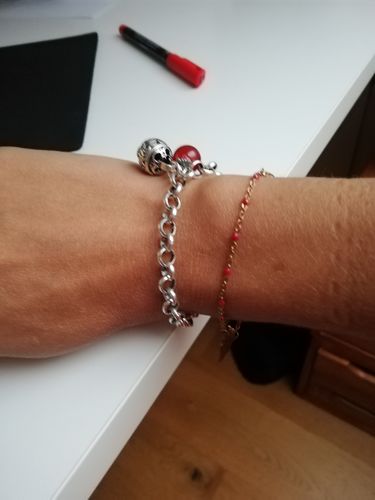 Customer photo review of Bracciale con granato rosso e campana