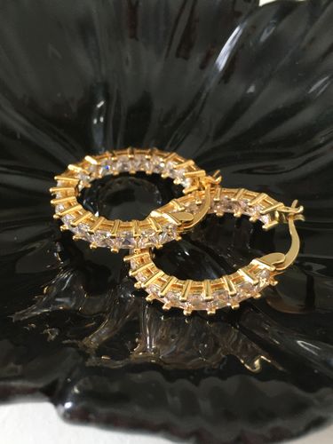 Customer photo review of Icey Ohrringe