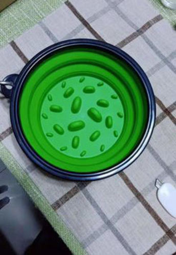 Customer photo review of 2 Pack Outdoor Collapsible Dog Bowls with Carabiner Clip