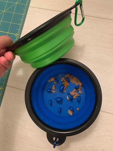 Customer photo review of 2 Pack Outdoor Collapsible Dog Bowls with Carabiner Clip