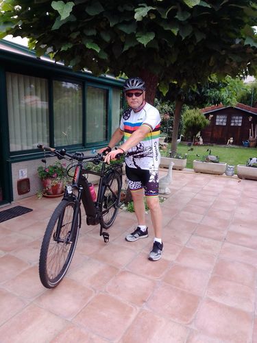 Avis photo d'un client sur Tenue De Cycliste Route Rayée - Explore+