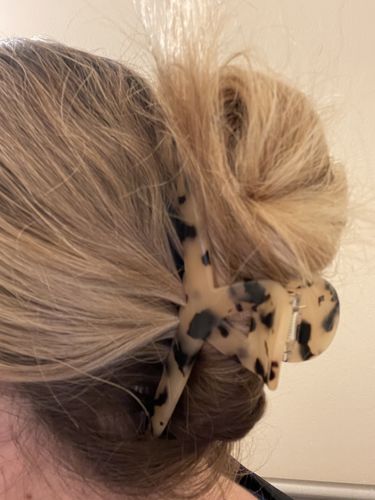 Customer photo review of Dreamy Twist Claw Clip