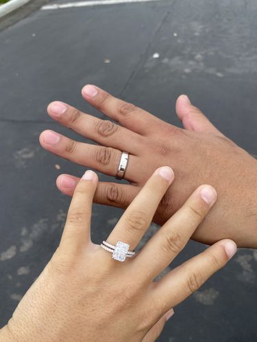 Customer photo review of Louily 3.5 Carat Radiant Cut Wedding Ring Set In Sterling Silver