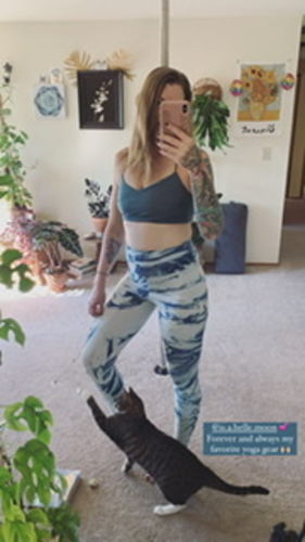 Customer photo review of Supernova Leggings - Blue Tiger