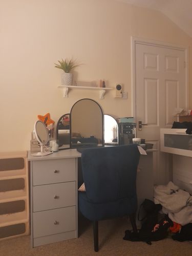 Customer photo review of Computer Desk With Drawers and 3 Shelves Home Office Desk for Small Spaces and Studies