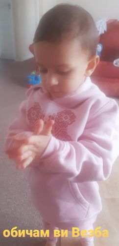 Radka Z. review of Детска блуза с качулка бродирана с шевица "Китна" image 1 out of 1