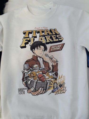 Customer photo review of SUDADERA ATTACK ON TITAN pregunta por el diseño que más te guste.