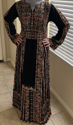 Customer photo review of Black/Gold Flowers Full Embroidered Thobe