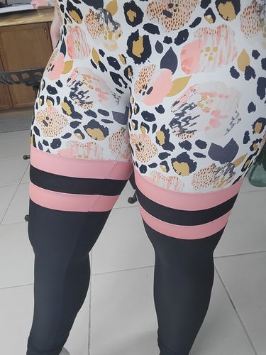 Customer photo review of Peaches & Crème scrunch legging