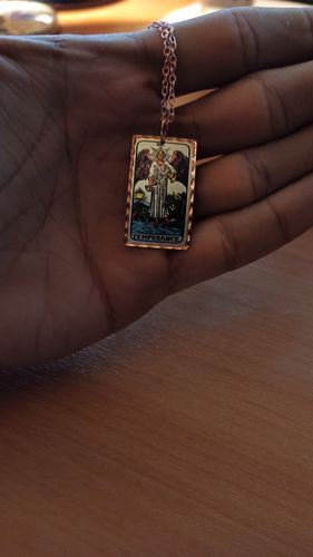 Customer photo review of Temperance Denge Tarot Kartı Kolye