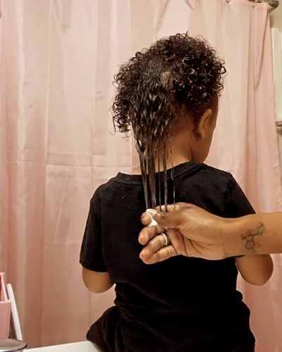 Angel I. review of NEW Jamaican Sun Splash Leave in Conditioner/Detangler/Refresher Spray 8oz image 1 out of 1