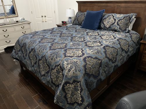 Customer photo review of Middlebury Indigo 4-Piece Comforter Set By J Queen