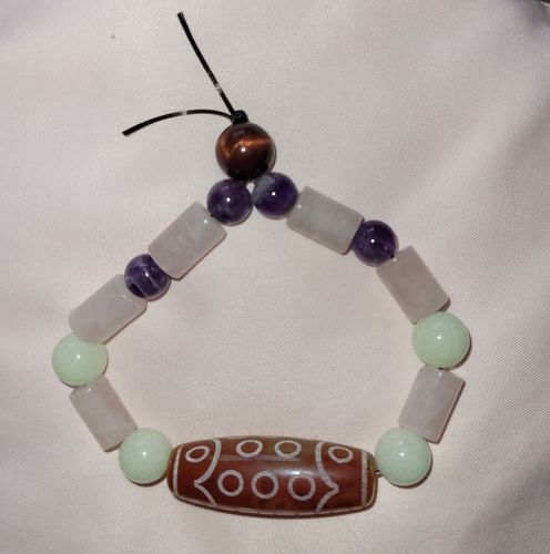 Customer photo review of Perle sacrée Tibétaine Dzi rouge à 21 yeux - type rare.