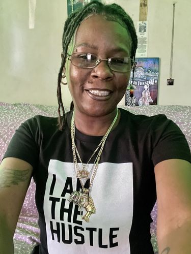 Customer photo review of Ladies I Am The Hustle Flag - Black Perfect Tee