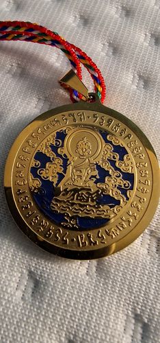 Customer photo review of Amulette miroir magique du Bouddha de la médecine Sangye Menla - Amulette de santé.