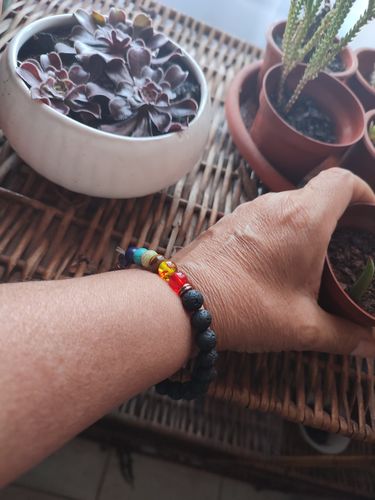Customer photo review of Pulsera de los 7 Chakras y piedras volcanicas