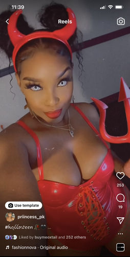 Customer photo review of White Manson Contacts