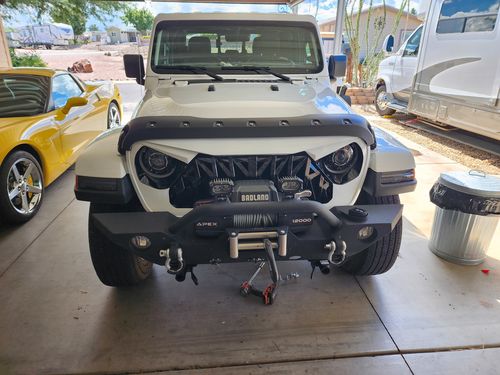Customer photo review of Shark Grille - White & Black for 18-22 Jeep Wrangler JL & Gladiator JT