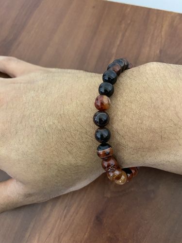 Customer photo review of Pulsera Cornalina Rojo/Negro (Redonda 8 mm)