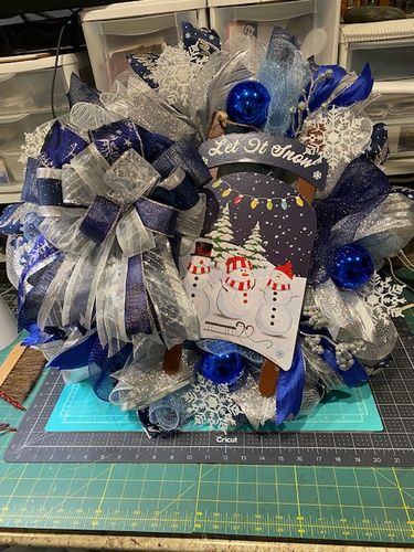 Customer photo review of 15"WIRE,25"OAD-PENCIL WORK WREATH 18 TIES M ROY BLUE XX751125