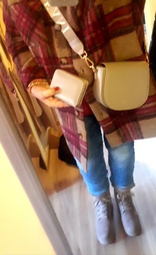 Customer photo review of JASMIN - TAUPE