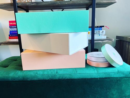 Customer photo review of Premium Magnetic Gift Box Mint Green - Large - Sample