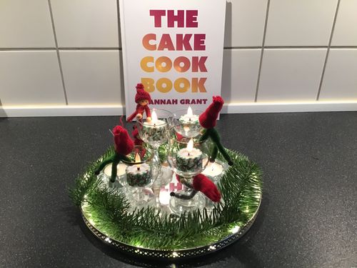 Customer photo review of Cake Cookbook bundle (English)