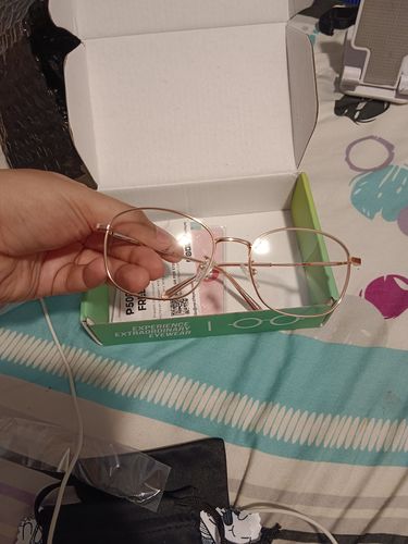 Customer photo review of MetroSunnies Iggy Specs (Rose Gold) / Con-Strain Blue Light / Anti-Radiation Computer Eyeglasses