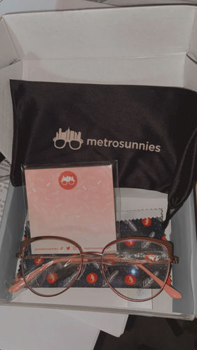 Customer photo review of MetroSunnies Jennie Specs (Pink) / Con-Strain Blue Light / Anti-Radiation Computer Eyeglasses