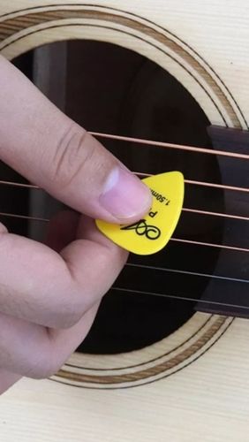 Customer photo review of 1 Box Case 30-50 premium Guitar Picks