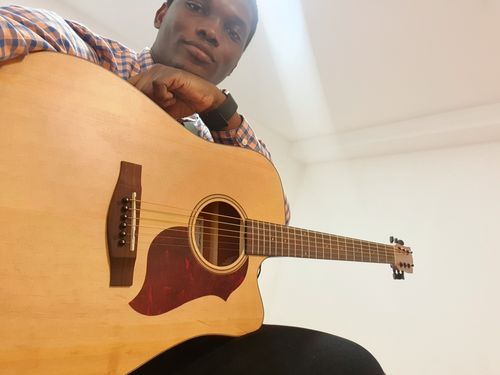 Customer photo review of Donner Elektroakustische Gitarre 4/4 voller Größe Elektro Akustik Gitarre Set Cutaway 41 Zoll (Natur, DAG-1CE)