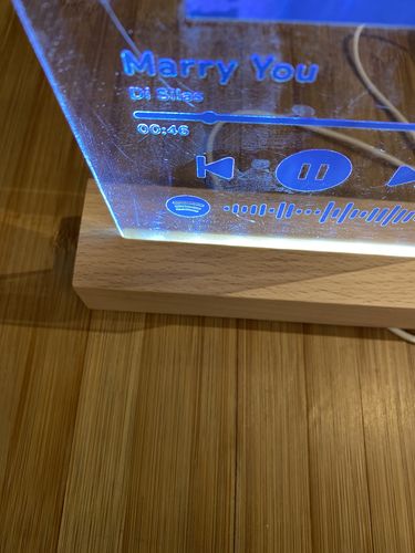 Customer photo review of Personalisierte Spotify Code Lampe Benutzerdefinierte Foto Acryl Nachtlicht - 5,9 Zoll X 7,7 Zoll